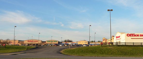 Carriage Gate Shopping Center: 829-859 Eastern Bypass, Richmond, KY 40475